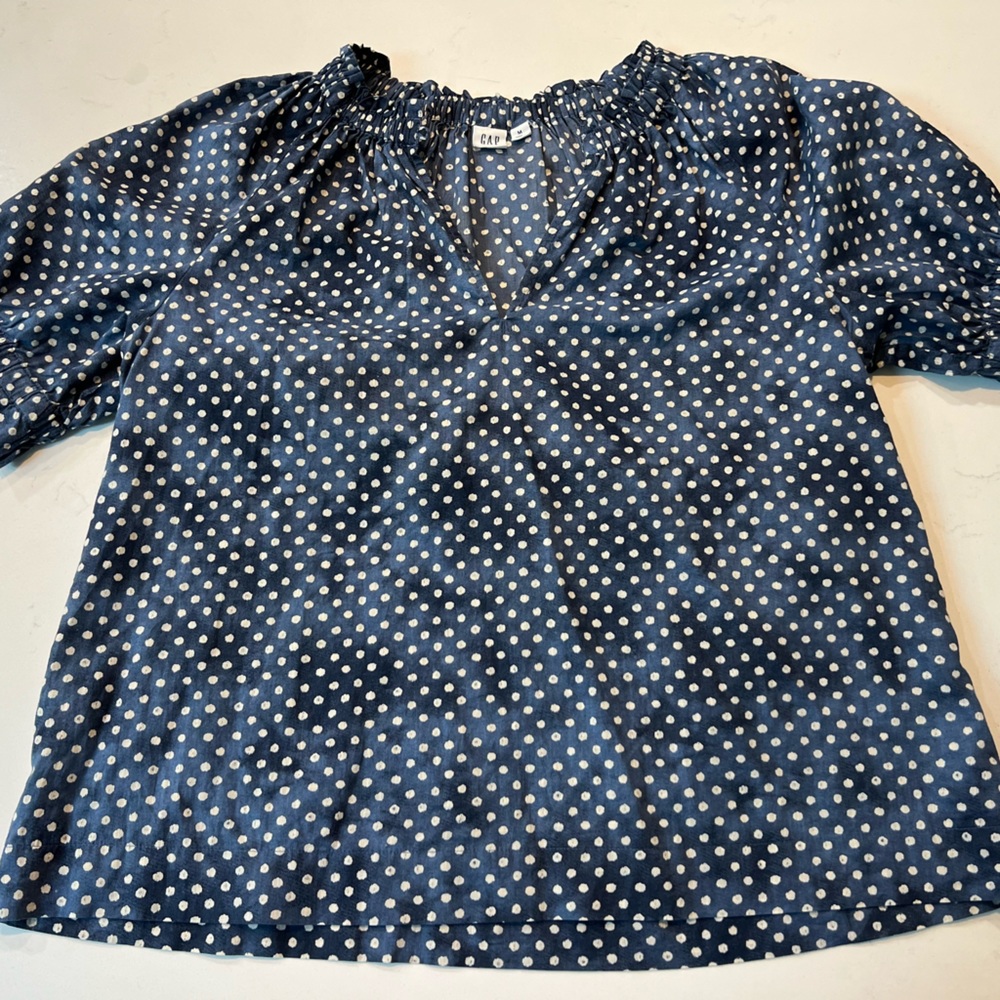 Gap size medium polka dot blouse